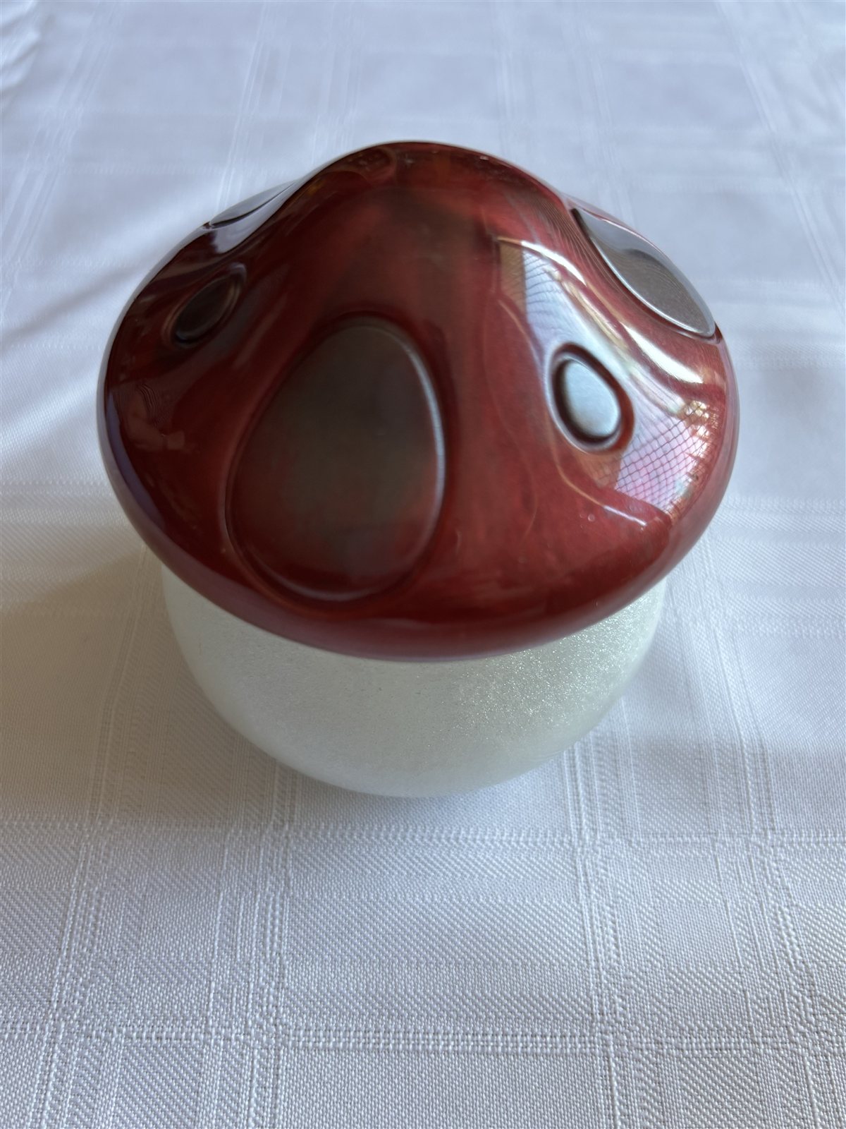 Resin jar shaped like a mushroom, pearl red cap and frosted white base